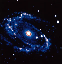 おおぐま座の星座にある渦巻銀河M81。この銀河は地球写真から約1200万光年です。 NASA写真
